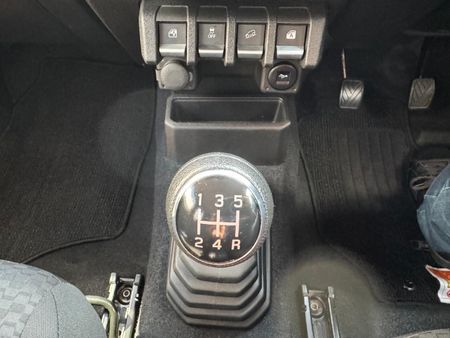 2025-Suzuki-Jimny-15-GLX-AllGrip-5-Door_14