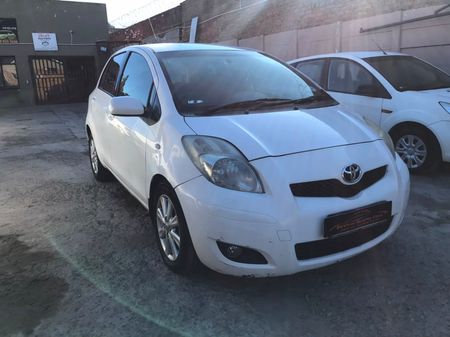 2008-Toyota-Yaris-T3_0