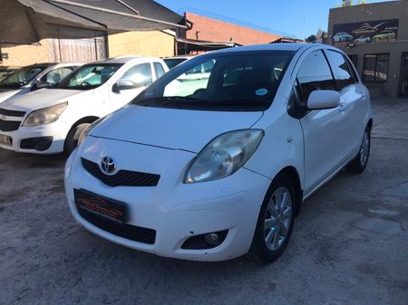 2008-Toyota-Yaris-T3_2