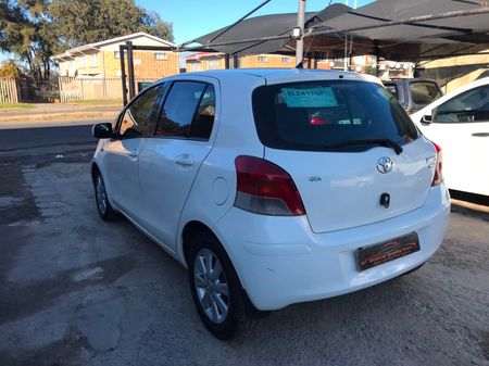 2008-Toyota-Yaris-T3_3