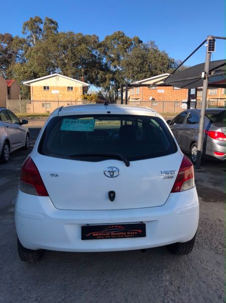 2008-Toyota-Yaris-T3_4
