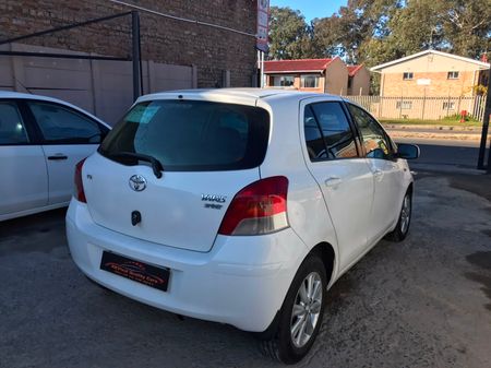 2008-Toyota-Yaris-T3_5