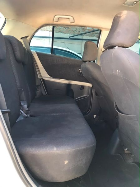 2008-Toyota-Yaris-T3_6