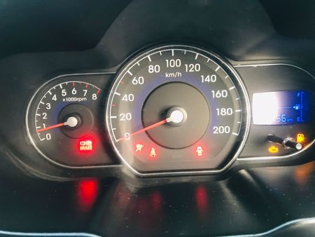 2012-Hyundai-i10-11-GLS-Motion_9