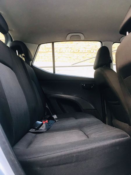 2012-Hyundai-i10-11-GLS-Motion_6