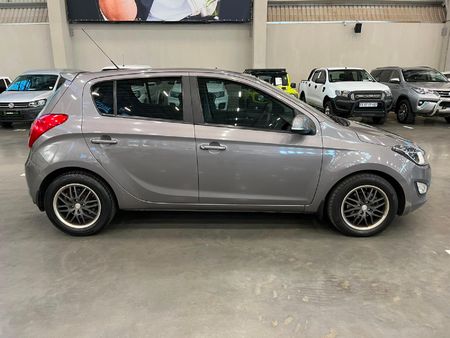 2013-Hyundai-i20-14-Fluid-Auto_1