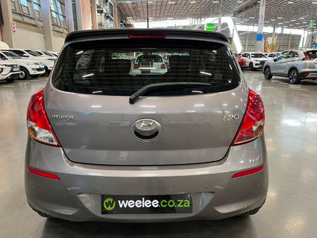 2013-Hyundai-i20-14-Fluid-Auto_3