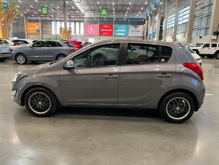 2013-Hyundai-i20-14-Fluid-Auto_5