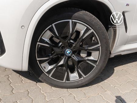 2022-BMW-iX3-M-Sport_16
