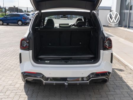 2022-BMW-iX3-M-Sport_21