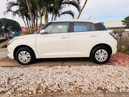 2025-Suzuki-Swift-12-GL_9