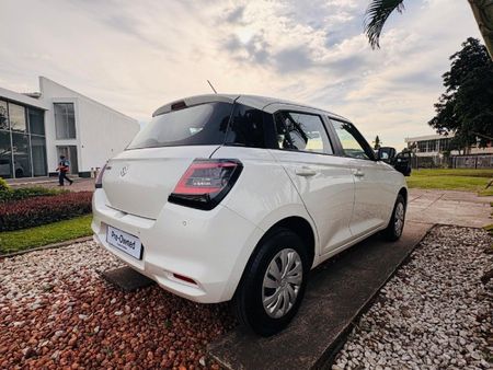 2025-Suzuki-Swift-12-GL_2
