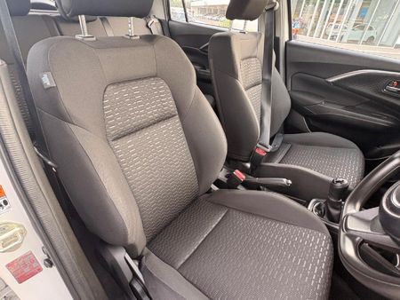 2025-Suzuki-Swift-12-GL_8