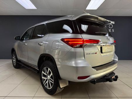 2019-Toyota-Fortuner-28-GD-6-4x4-Auto_4