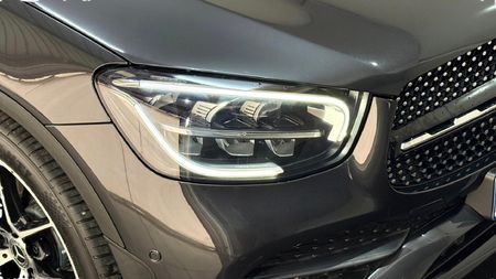 2022-Mercedes-Benz-GLC-300-4Matic_12