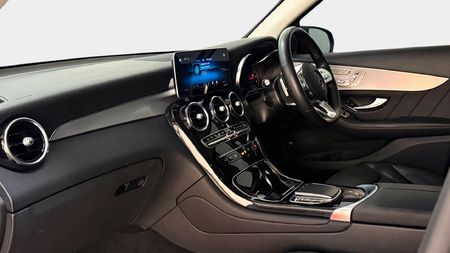2022-Mercedes-Benz-GLC-300-4Matic_15