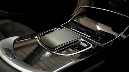 2022-Mercedes-Benz-GLC-300-4Matic_17