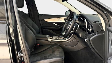 2022-Mercedes-Benz-GLC-300-4Matic_18