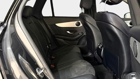 2022-Mercedes-Benz-GLC-300-4Matic_19