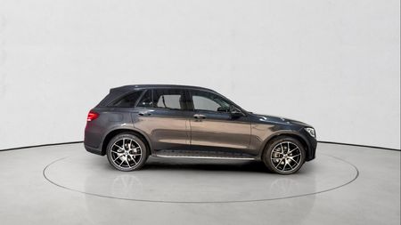 2022-Mercedes-Benz-GLC-300-4Matic_2
