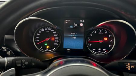 2022-Mercedes-Benz-GLC-300-4Matic_5