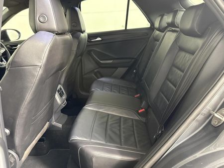 2022-Volkswagen-T-Roc-20-TSI-4M-R-Line-Auto_3
