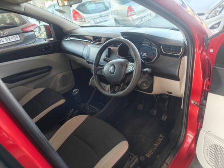 2021-Renault-Triber-10-Intens_10