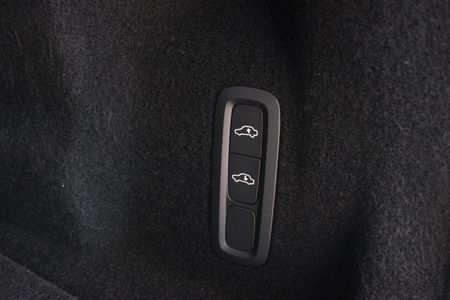 2022-Volvo-XC60-T8-Twin-Engine-Inscription-AWD_10