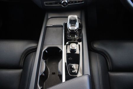 2022-Volvo-XC60-T8-Twin-Engine-Inscription-AWD_12