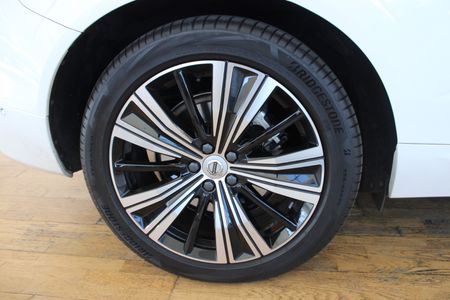 2022-Volvo-XC60-T8-Twin-Engine-Inscription-AWD_8
