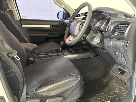 2023-Toyota-Hilux-24-GD-6-Raised-Body-Raider-Auto-Double-Cab_9
