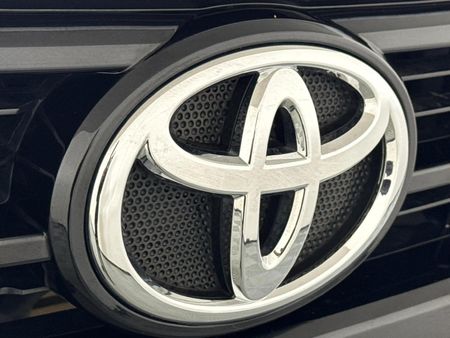 2023-Toyota-Hilux-24-GD-6-Raised-Body-Raider-Auto-Double-Cab_11