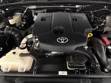 2023-Toyota-Hilux-24-GD-6-Raised-Body-Raider-Auto-Double-Cab_14