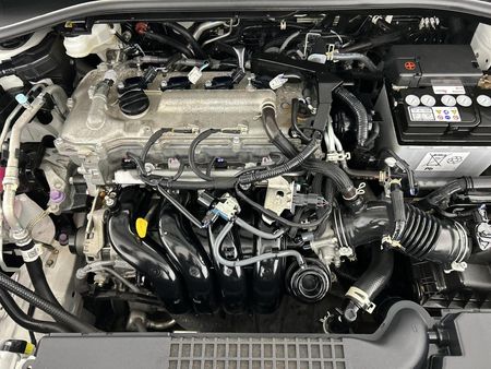 2025-Toyota-Corolla-Cross-18-XS_13