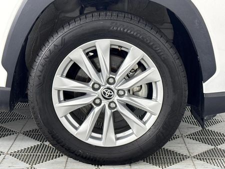 2025-Toyota-Corolla-Cross-18-XS_5