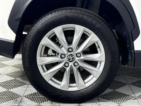 2025-Toyota-Corolla-Cross-18-XS_7
