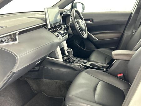 2025-Toyota-Corolla-Cross-18-XS_8