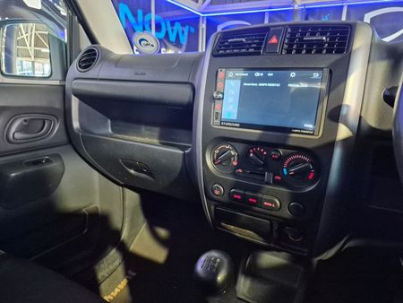 2011-Suzuki-Jimny-13_9