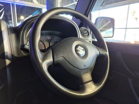 2011-Suzuki-Jimny-13_14