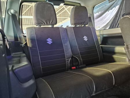 2011-Suzuki-Jimny-13_20