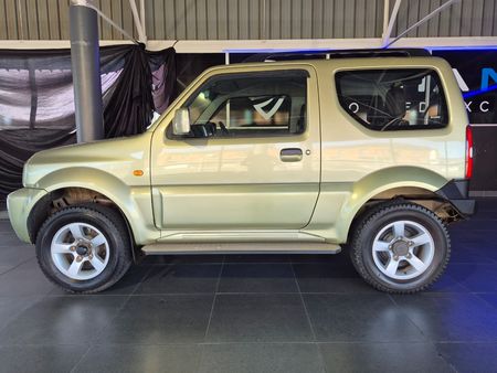 2011-Suzuki-Jimny-13_22