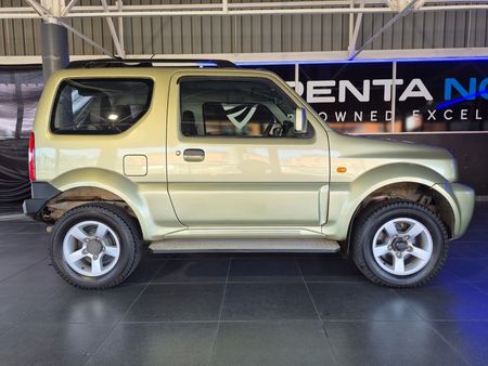 2011-Suzuki-Jimny-13_23