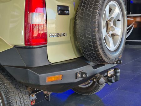 2011-Suzuki-Jimny-13_24
