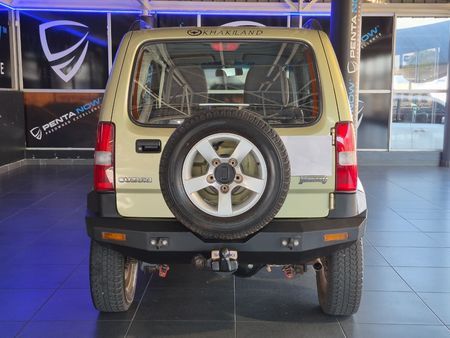 2011-Suzuki-Jimny-13_6