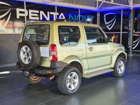 2011-Suzuki-Jimny-13_7
