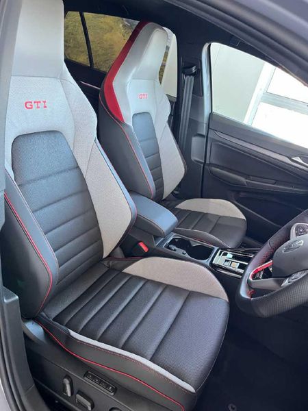 2026-Volkswagen-Golf-8-GTI-20-TSI-DSG_15