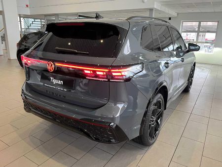 2026-Volkswagen-Tiguan-14TSI-R-Line_12