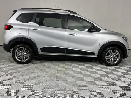 2021-Renault-Triber-10-Intens-Auto_17