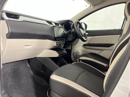 2021-Renault-Triber-10-Intens-Auto_8