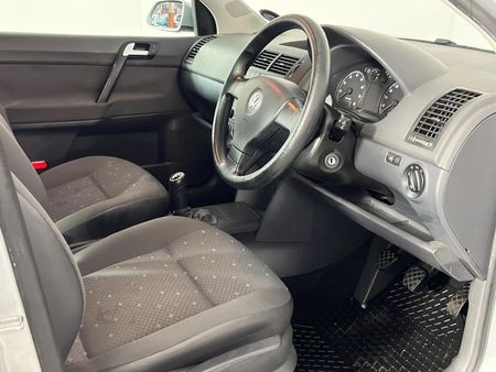 2010-Volkswagen-Polo-16-Comfortline-5-dr_9